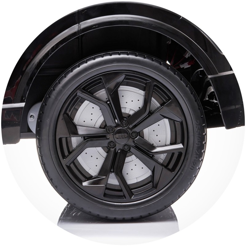 Masinuta electrica Chipolino Audi RS Q8 cu scaun din piele si roti EVA black (negru)