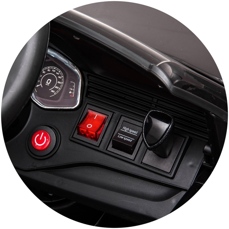 Masinuta electrica Chipolino Audi RS Q8 cu scaun din piele si roti EVA black (negru)