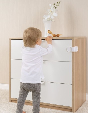 Set 3 sigurante sertare & dulapuri REER 71080 – Blocare tripla, montaj fara gaurire